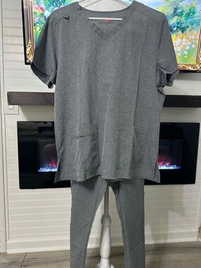 Women’s Grey Short-Sleeve Tunic and Pants Set